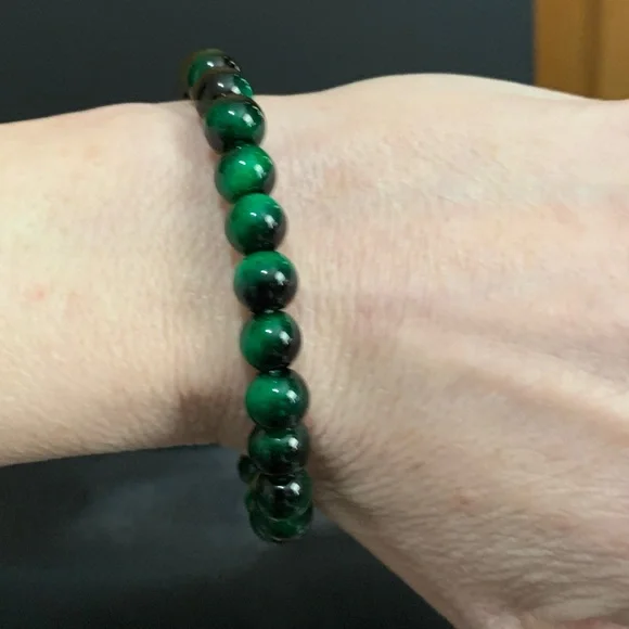 Handmade green tiger’s eye stretch bracelet - Picture 3 of 3